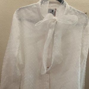 New with Tags White Dainty Jewells Blouse